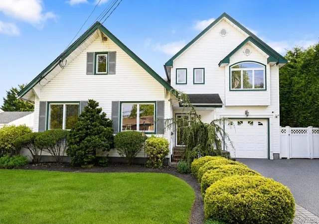 1st image of 525 S Greene Ave, Lindenhurst, NY 11757 | MLS# 1004443