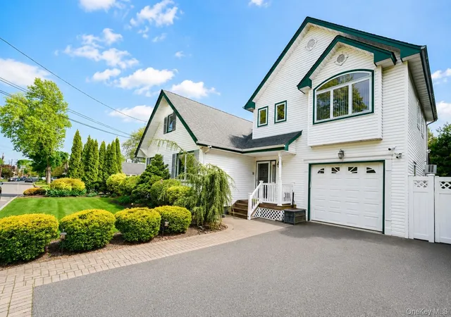 2nd image of 525 S Greene Ave, Lindenhurst, NY 11757 | MLS# 1004443