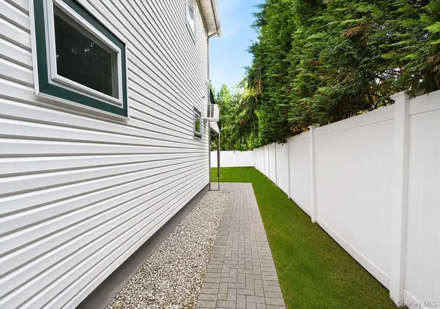 40th image of 525 S Greene Ave, Lindenhurst, NY 11757 | MLS# 1004443