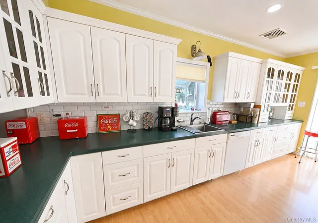 5th image of 525 S Greene Ave, Lindenhurst, NY 11757 | MLS# 1004443