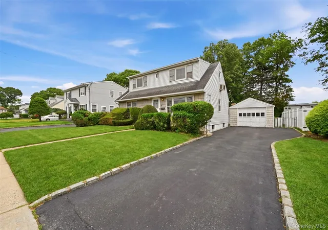 2nd image of 659 Diellen Ln, Hempstead, NY 11003 | MLS# 1004450