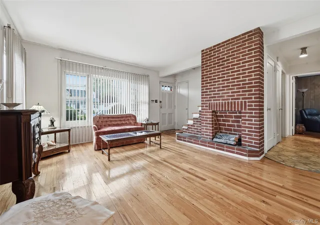 5th image of 659 Diellen Ln, Hempstead, NY 11003 | MLS# 1004450