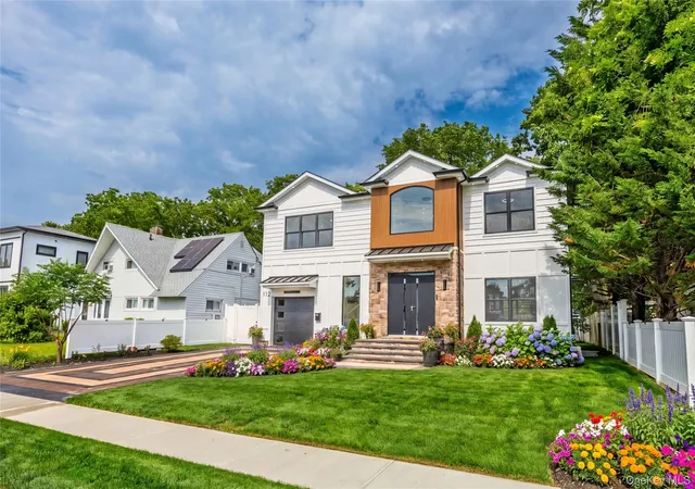 Photo 3 of Single family home for sale at 172 Choir Ln, Westbury, NY 11590 | MLS# 1004465 | Listing updated on 2026-09-30