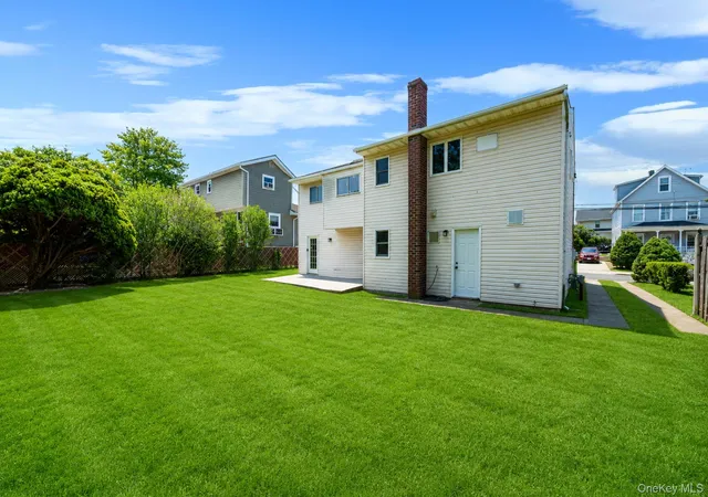 Photo 4 of Sale Pending at 242 Roquette Ave, Floral Park, NY 11001 | MLS# 1004466 | Listing updated on 2026-06-08