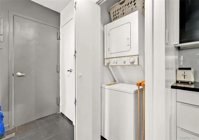2nd image of 827 E 161St St, Bronx, NY 10459