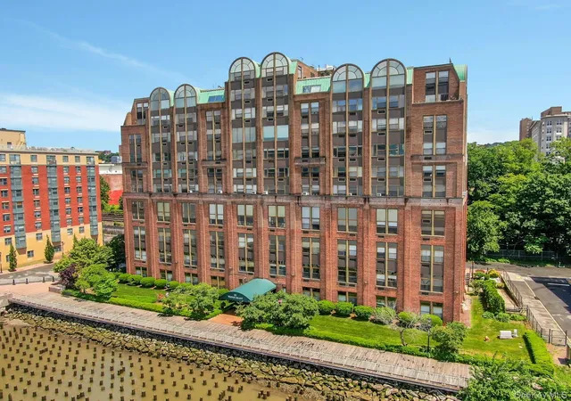 Photo 3 of Sale Pending at 23 Water Grant St #4I, Yonkers, NY 10701 | MLS# 1004500 | Listing updated on 2026-07-28
