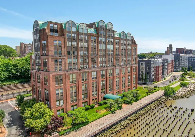 Photo 3 of Sale Pending at 23 Water Grant St #4I, Yonkers, NY 10701 | MLS# 1004500 | Listing updated on 2026-07-28