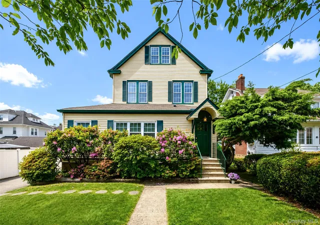 2nd image of 82 Clove Rd, New Rochelle, NY 10801 | MLS# 1004510