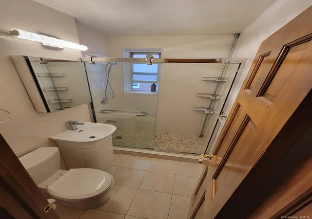 4th image of 64-41 Saunders St, New York, NY 11238