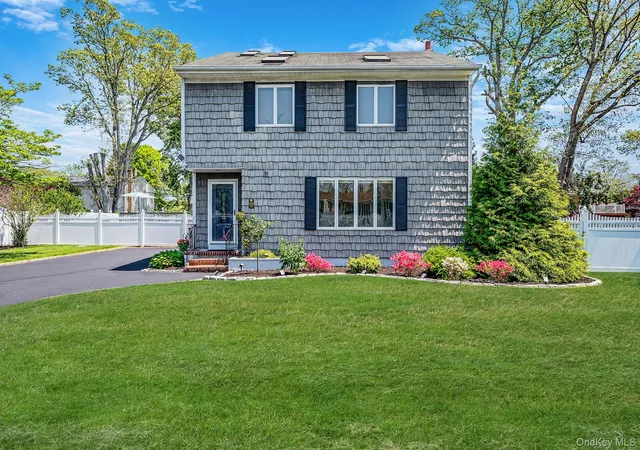 1st image of 935 Sterling Pl, West Babylon, NY 11704 | MLS# 1004546