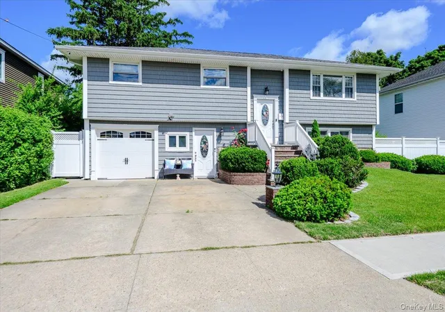 2nd image of 12 Northern Pkwy E, Oyster Bay, NY 11803 | MLS# 1004585