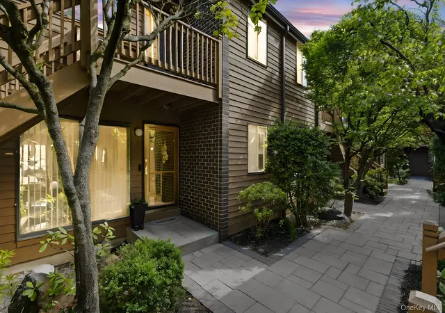 Photo 3 of Condo for sale at 15 Greenridge Ave #3, White Plains, NY 10605 | MLS# 1004590 | Listing updated on 2026-06-24
