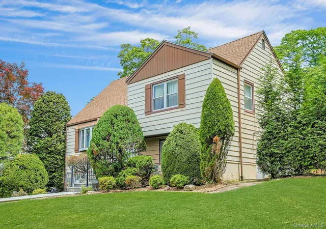 Photo 4 of Sale Pending at 70 Durham Rd, White Plains, NY 10607 | MLS# 1004598 | Listing updated on 2026-07-06