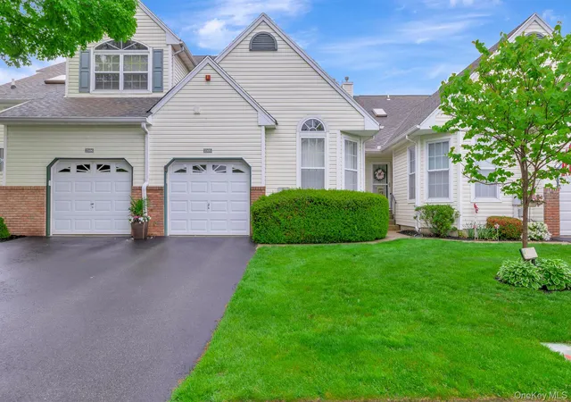 3rd image of 2105 Nicole Dr, Brookhaven, NY 11776 | MLS# 1004621