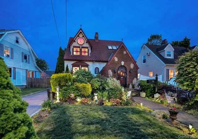 Homes for sale in Oyster Bay, NY | 31 Roosevelt Ave, Oyster Bay, NY 11801 | MLS# 1004666