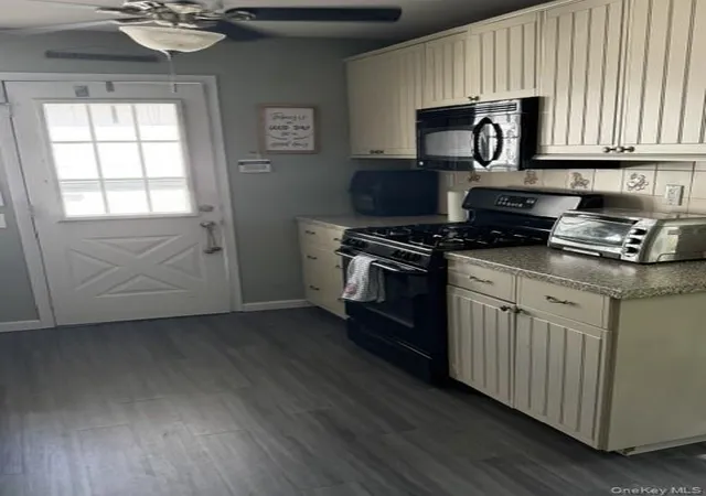 4th image of 555 Parker Ave, Hempstead, NY 11756 | MLS# 1004667