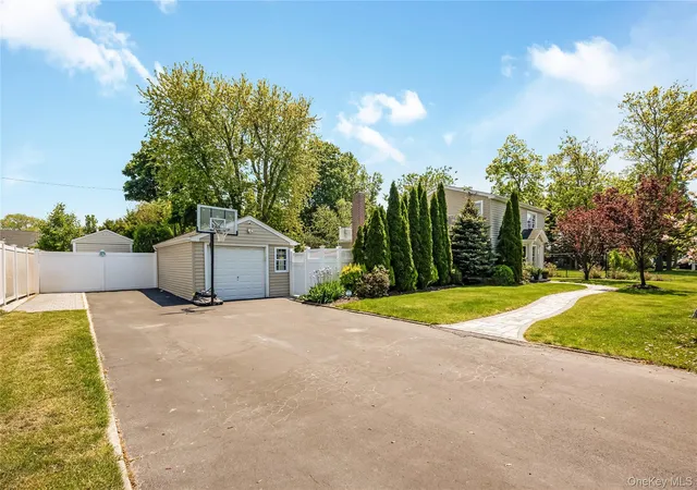 3rd image of 427 Vanderbilt Blvd, Islip, NY 11769 | MLS# 1004669