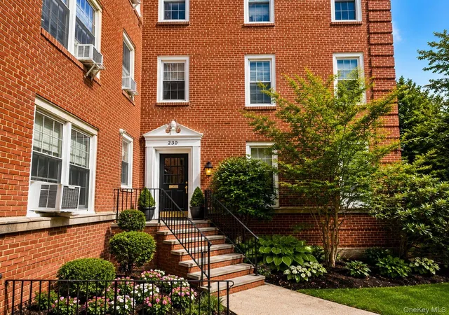 2nd image of 230 Central Ave, Hempstead, NY 11550