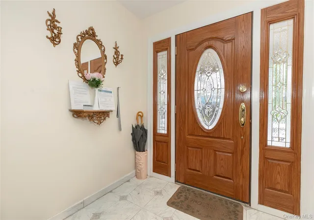 Photo 3 of House for sale at 810 Neill Ave, New York, NY 10462 | MLS# 1004688 | Listing updated on 2026-09-02