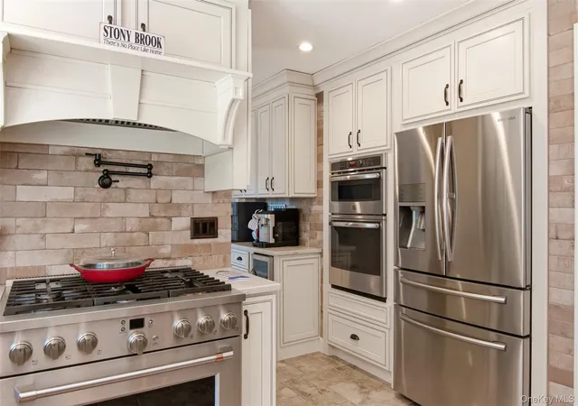 4th image of 6 Sussex Ln, Brookhaven, NY 11790 | MLS# 1004692