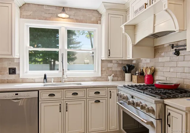 5th image of 6 Sussex Ln, Brookhaven, NY 11790 | MLS# 1004692