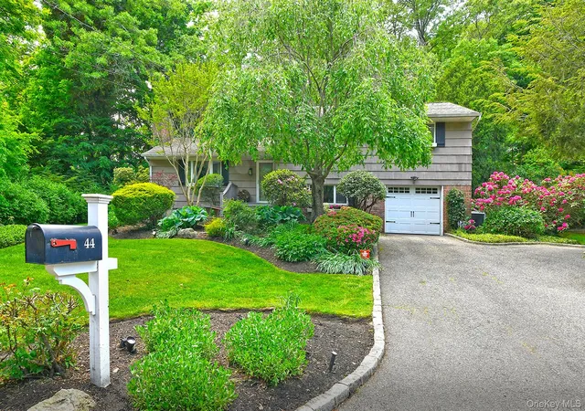 2nd image of 44 Wyoming Dr, Huntington, NY 11746 | MLS# 1004698