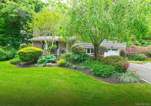 3rd image of 44 Wyoming Dr, Huntington, NY 11746 | MLS# 1004698
