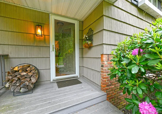 4th image of 44 Wyoming Dr, Huntington, NY 11746 | MLS# 1004698