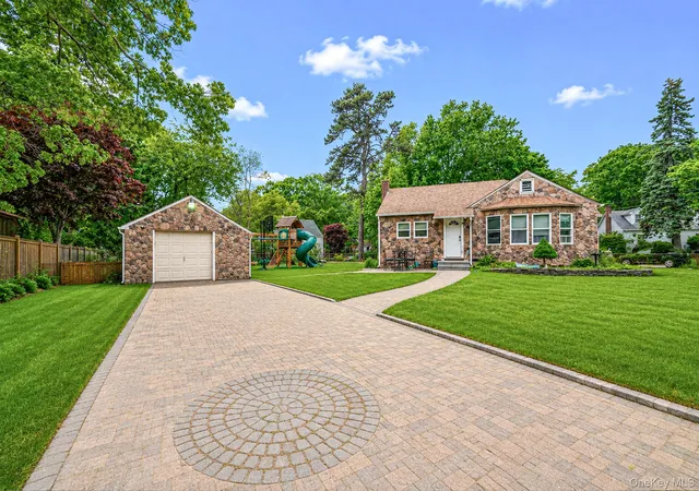 3rd image of 276 Dogwood Rd W, Mastic Beach, NY 11951 | MLS# 1004714