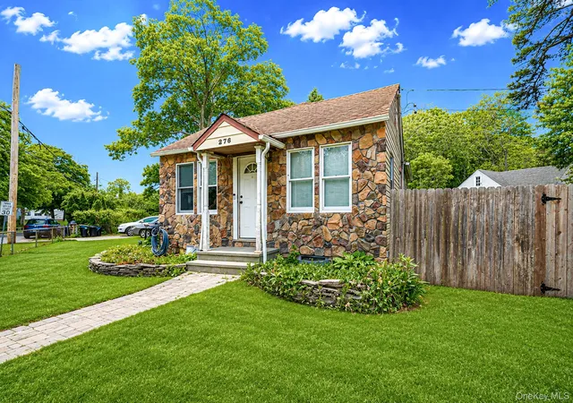 4th image of 276 Dogwood Rd W, Mastic Beach, NY 11951 | MLS# 1004714