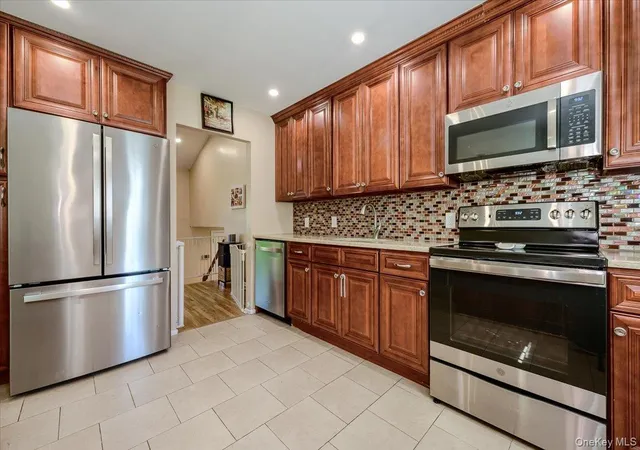 4th image of 120 Sutton Dr, Oyster Bay, NY 11803 | MLS# 1004720