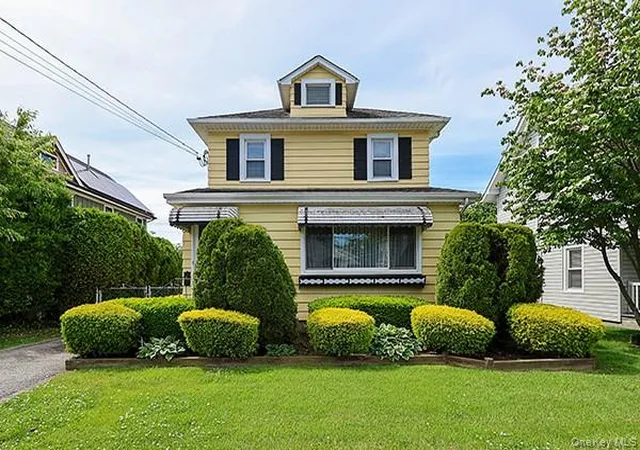 1st image of 425 Linden St, Hempstead, NY 11710 | MLS# 1004723