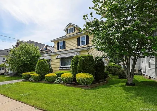 3rd image of 425 Linden St, Hempstead, NY 11710 | MLS# 1004723