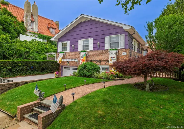 Photo 2 of Sale Pending at 159 W Olive St, Long Beach, NY 11561 | MLS# 1004729 | Listing updated on 2026-08-14