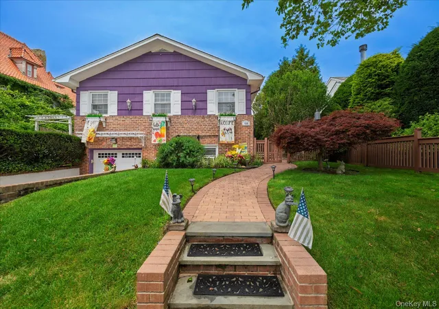 Photo 3 of Sale Pending at 159 W Olive St, Long Beach, NY 11561 | MLS# 1004729 | Listing updated on 2026-08-14