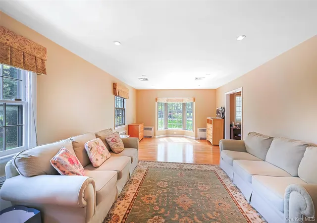 3rd image of 24 Timberline Dr, Huntington, NY 11743 | MLS# 1004754