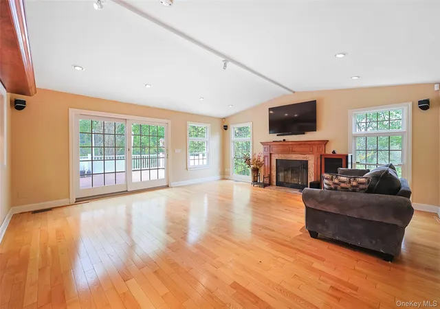 4th image of 24 Timberline Dr, Huntington, NY 11743 | MLS# 1004754