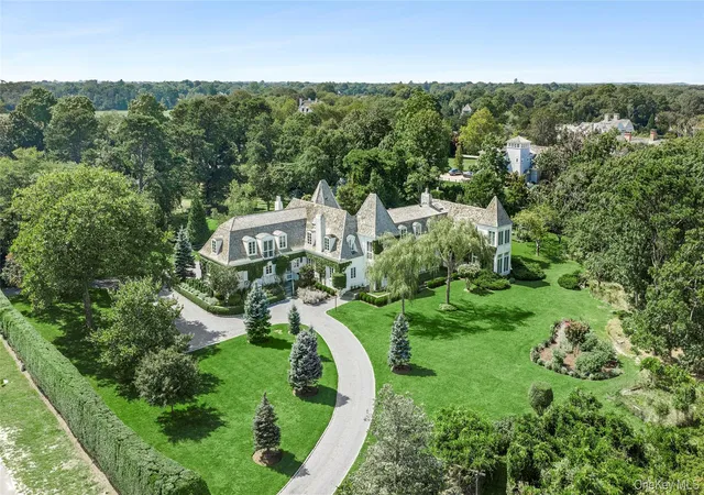Photo 2 of Mansion for sale at 41 Niamogue Ln, Southampton, NY 11959 | MLS# 1004768 | Listing updated on 2026-09-20