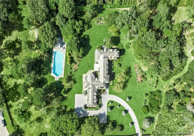 Photo 3 of Mansion for sale at 41 Niamogue Ln, Southampton, NY 11959 | MLS# 1004768 | Listing updated on 2026-09-20