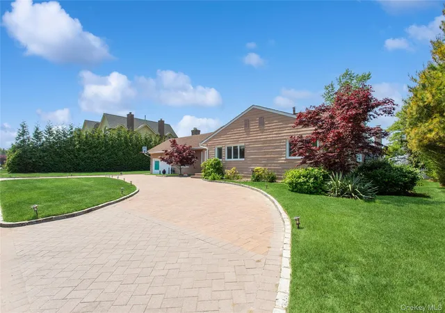 Photo 3 of Sale Pending at 996 Wateredge Pl, Hempstead, NY 11557 | MLS# 1004772 | Listing updated on 2026-08-26
