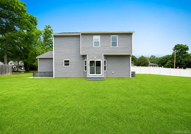 3rd image of 164 Chestnut St, Mount Sinai, NY 11766 | MLS# 1004777