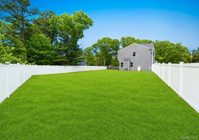 4th image of 164 Chestnut St, Mount Sinai, NY 11766 | MLS# 1004777