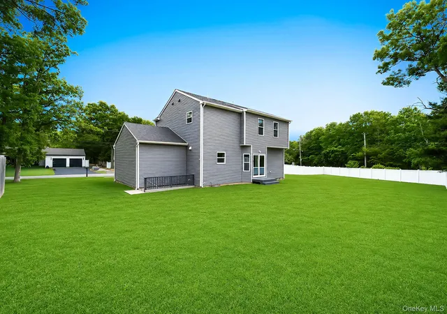 5th image of 164 Chestnut St, Mount Sinai, NY 11766 | MLS# 1004777