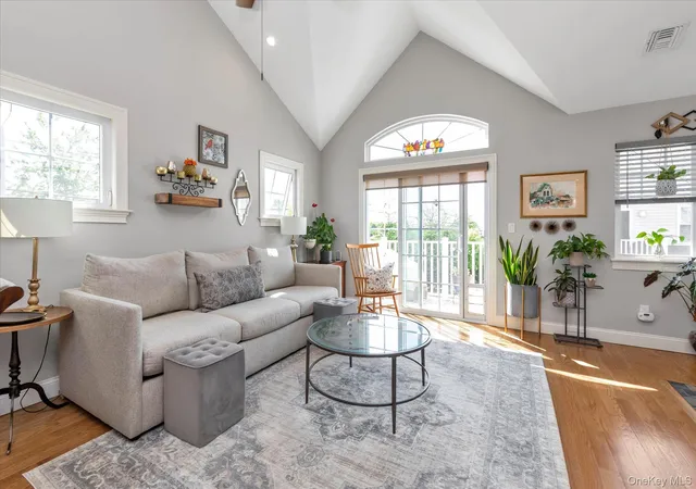 2nd image of 206 Anchor Ct, Babylon, NY 11726 | MLS# 1004792