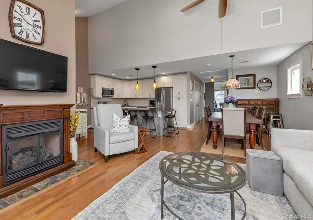 5th image of 206 Anchor Ct, Babylon, NY 11726 | MLS# 1004792