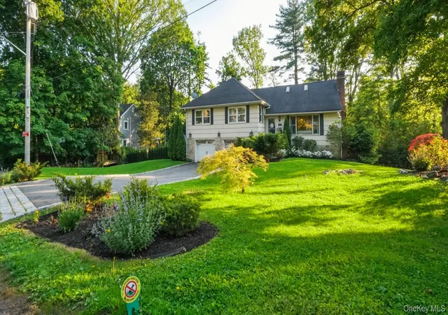 Photo 1 of Single family home for sale at 25 Manor Ave, White Plains, NY 10605 | MLS# 1004811 | Listing updated on 2026-09-01