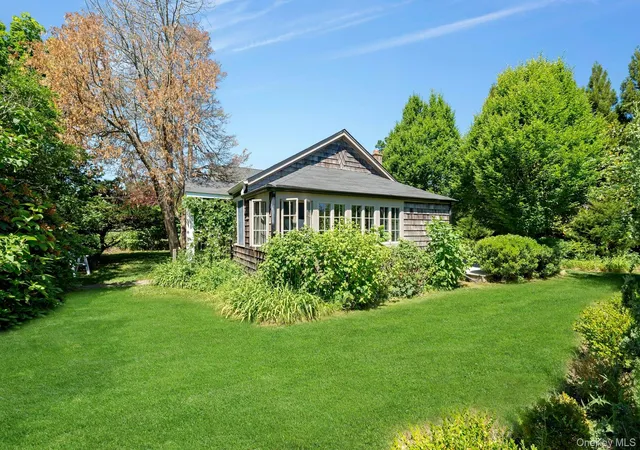 Homes for sale in Southold, NY | 1100 7th St, Southold, NY 11944 | MLS# 1004839