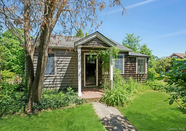 Homes for sale in Southold, NY | 1100 7th St, Southold, NY 11944 | MLS# 1004839