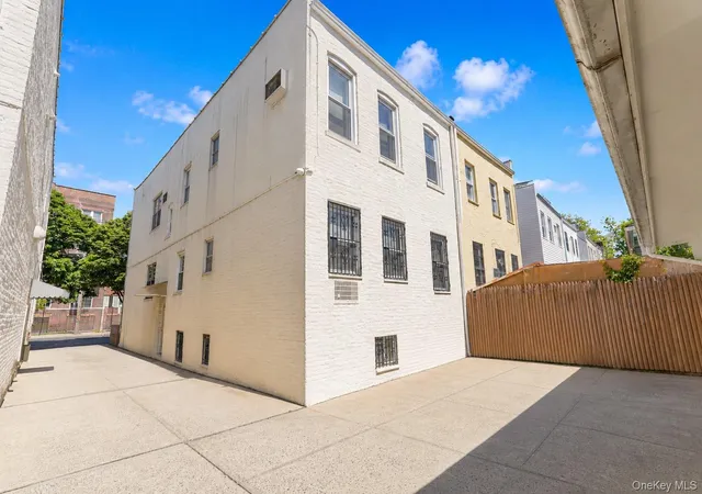 Listing Photo 4 - Condo for sale in building located at 6617 10th Ave, Brooklyn, NY 11219