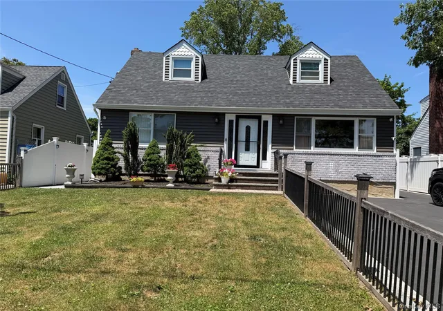 Photo 1 of Sale Pending at 11 Chichester Rd, Huntington, NY 11746 | MLS# 1004876 | Listing updated on 2026-08-05
